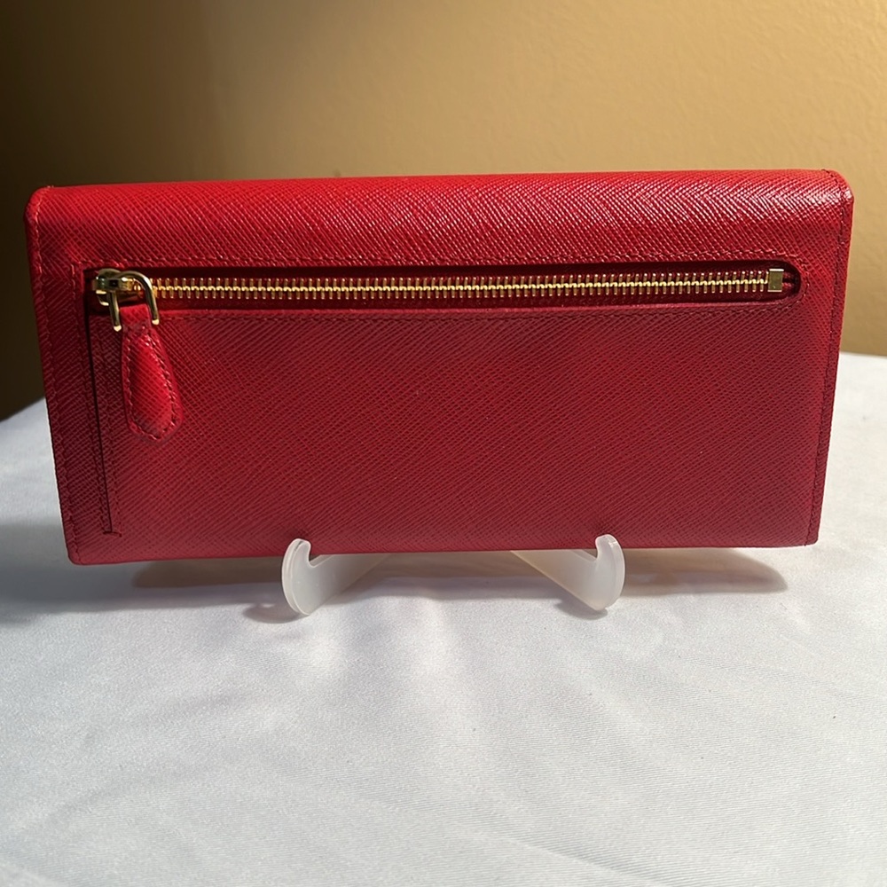 🔥 💯 Authentic Prada Wallet - Picture 2 of 10